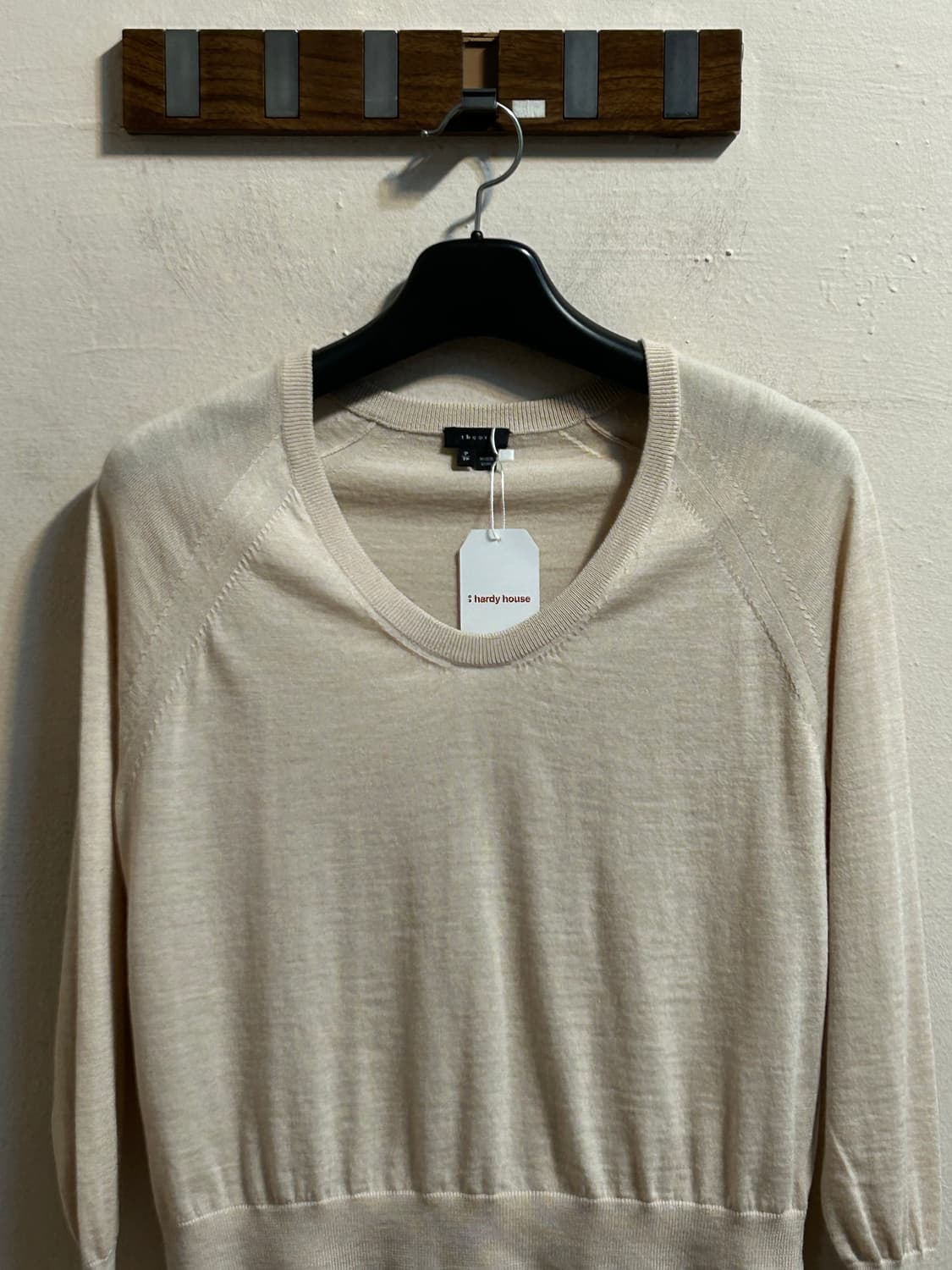 띠어리 시어 울 라운드 니트 베이지 상품이미지2