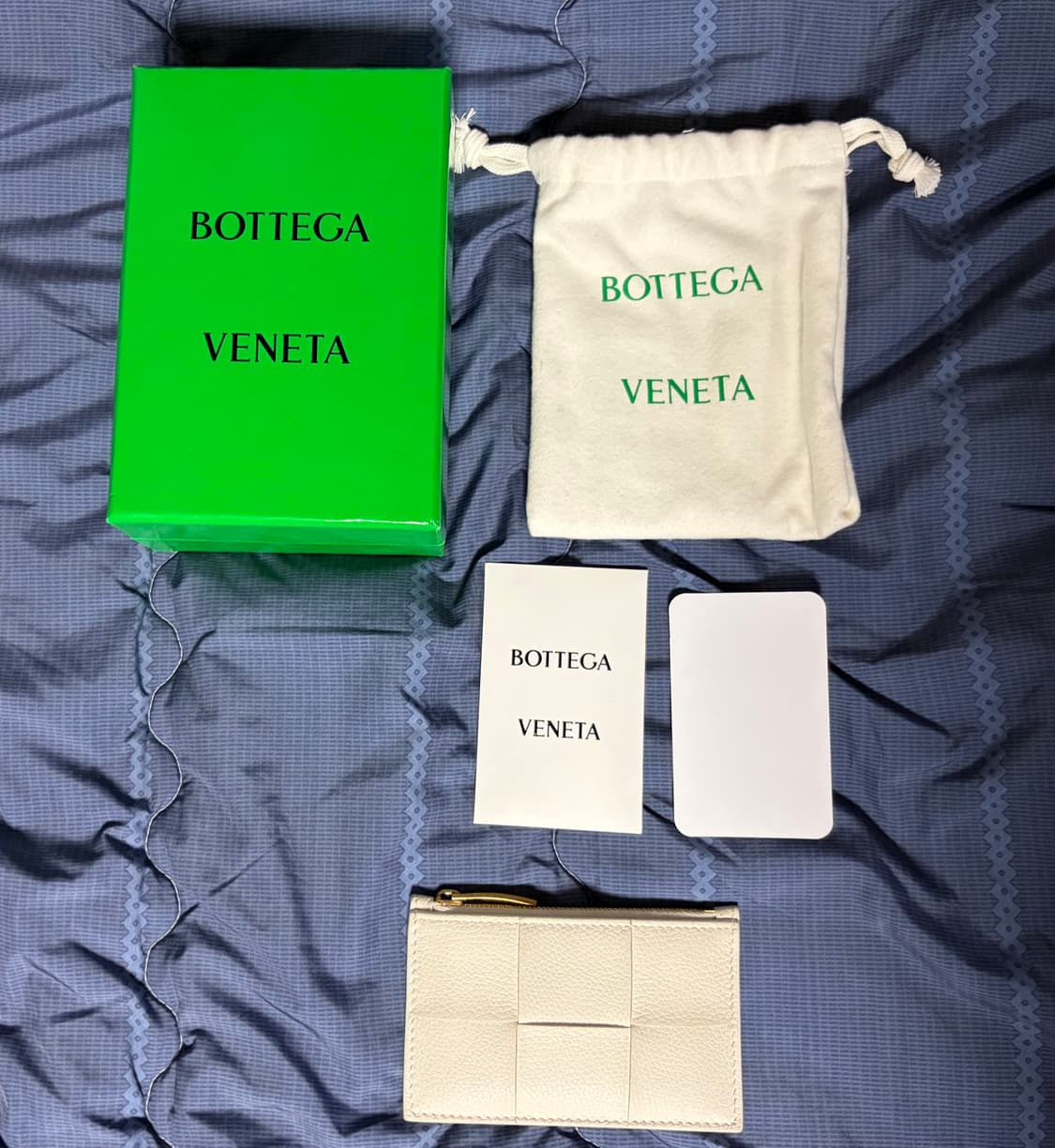 보테가베네타 화이트 지퍼 카드 케이스 상품이미지2