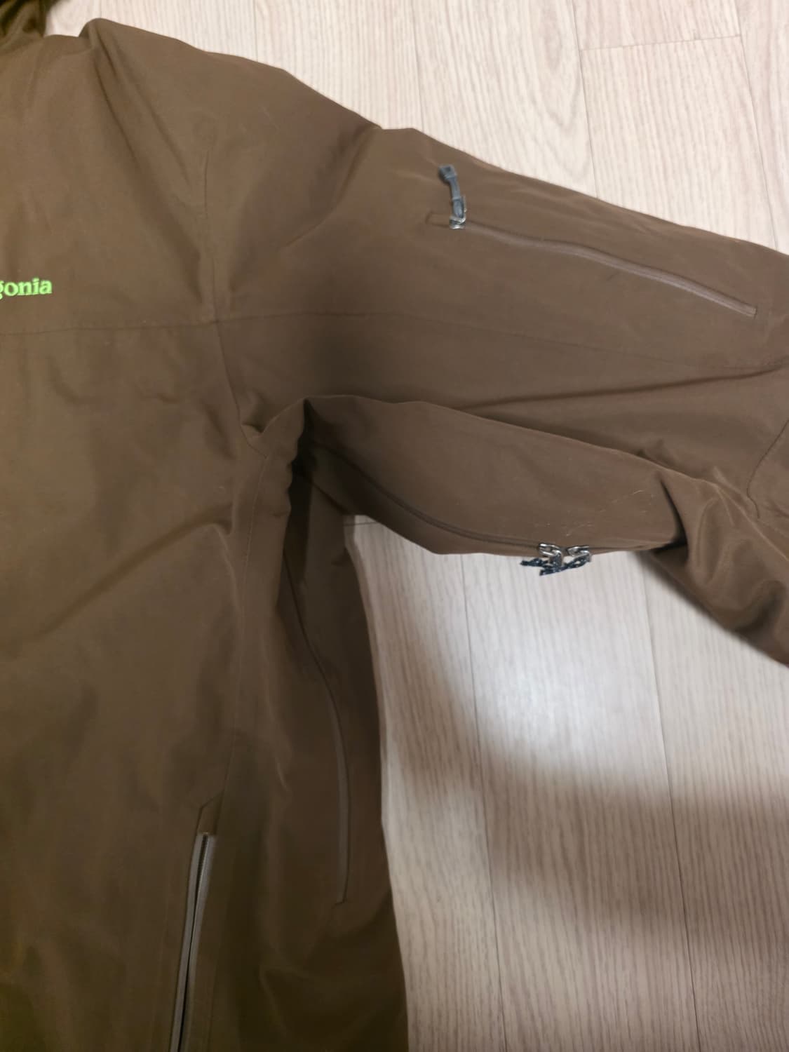 파타고니아 고어텍스 패딩 브라운 XL(프리모 다운자켓) 상품이미지9