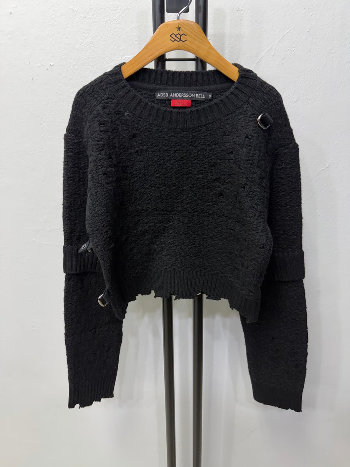 정품) 앤더슨벨 24ss 여성 블랙 데미지 니트 S 상품이미지1