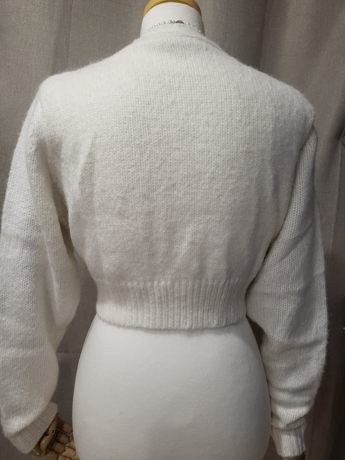 택포♦️새상품 guse 가디건 니트 블랙 그레이 화이트 스웨터 상품이미지4