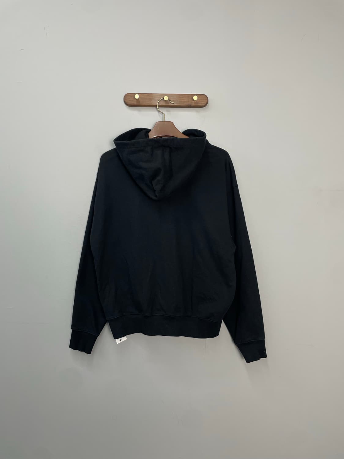 세터 리벳 아플리케 포켓 로고 블랙 후드티 H1931 상품이미지4