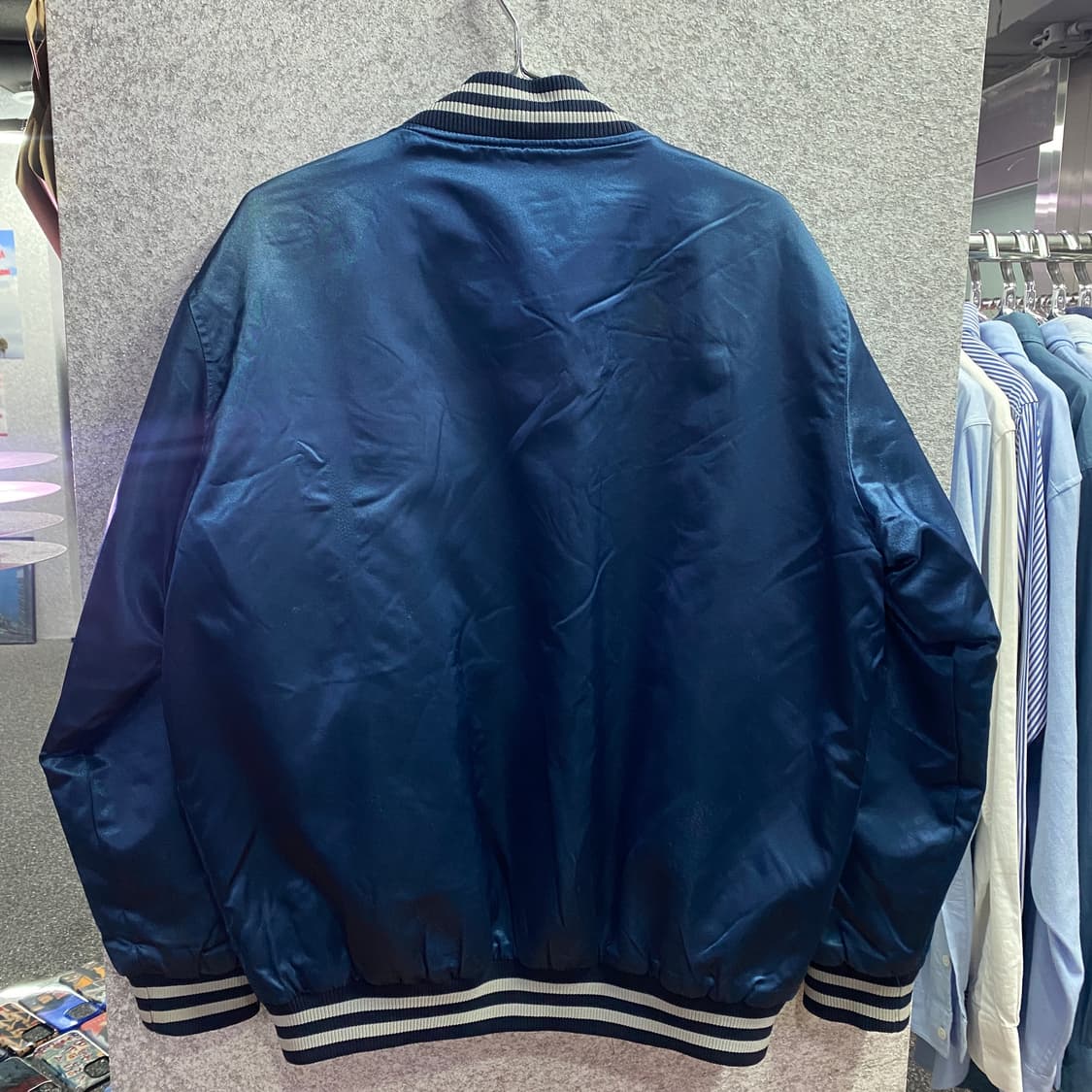 MLB 뉴욕 양키스 빅로고 배색 새틴 자켓 B3013   상품이미지3