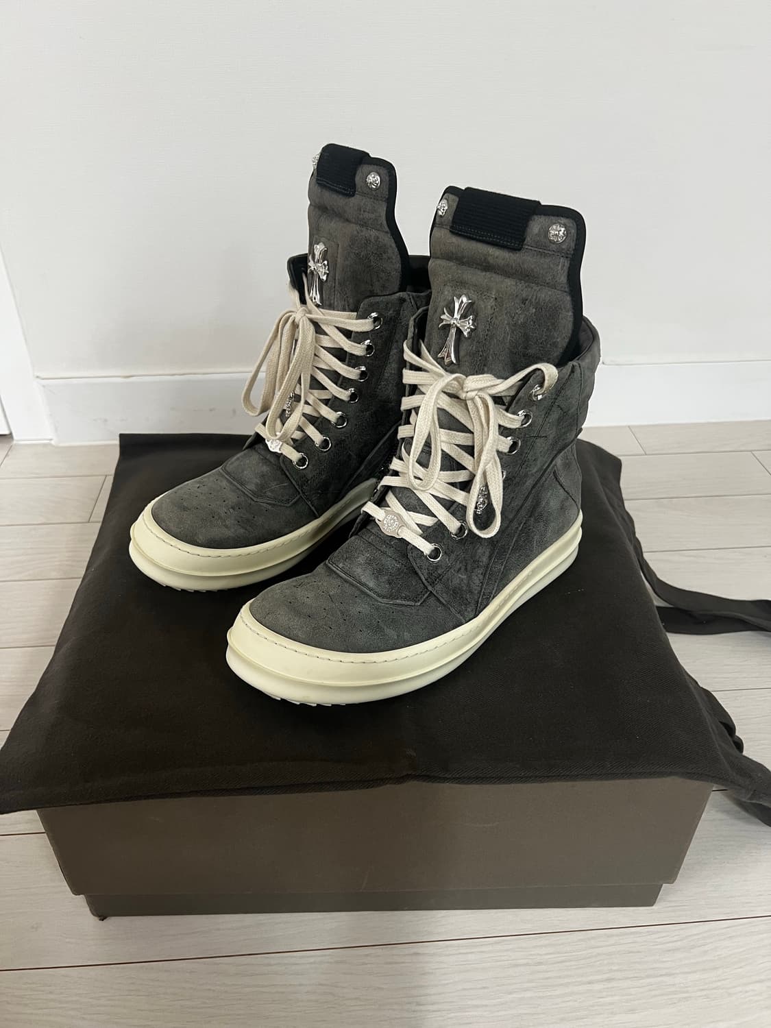 릭오웬 지오바스켓 크롬하츠 콜라보 스웨이드 사이즈 40.5 판매합니다 상품이미지1