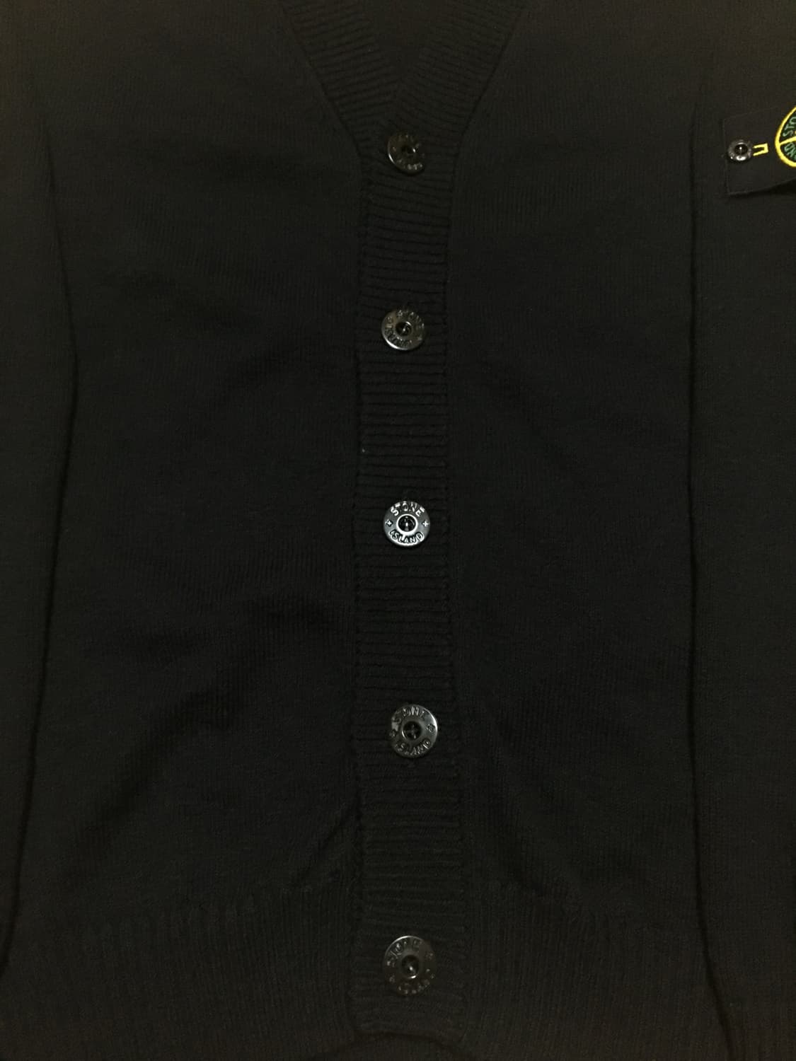 [M] 백화점판 스톤아일랜드 22ss V넥 블랙 가디건  상품이미지3