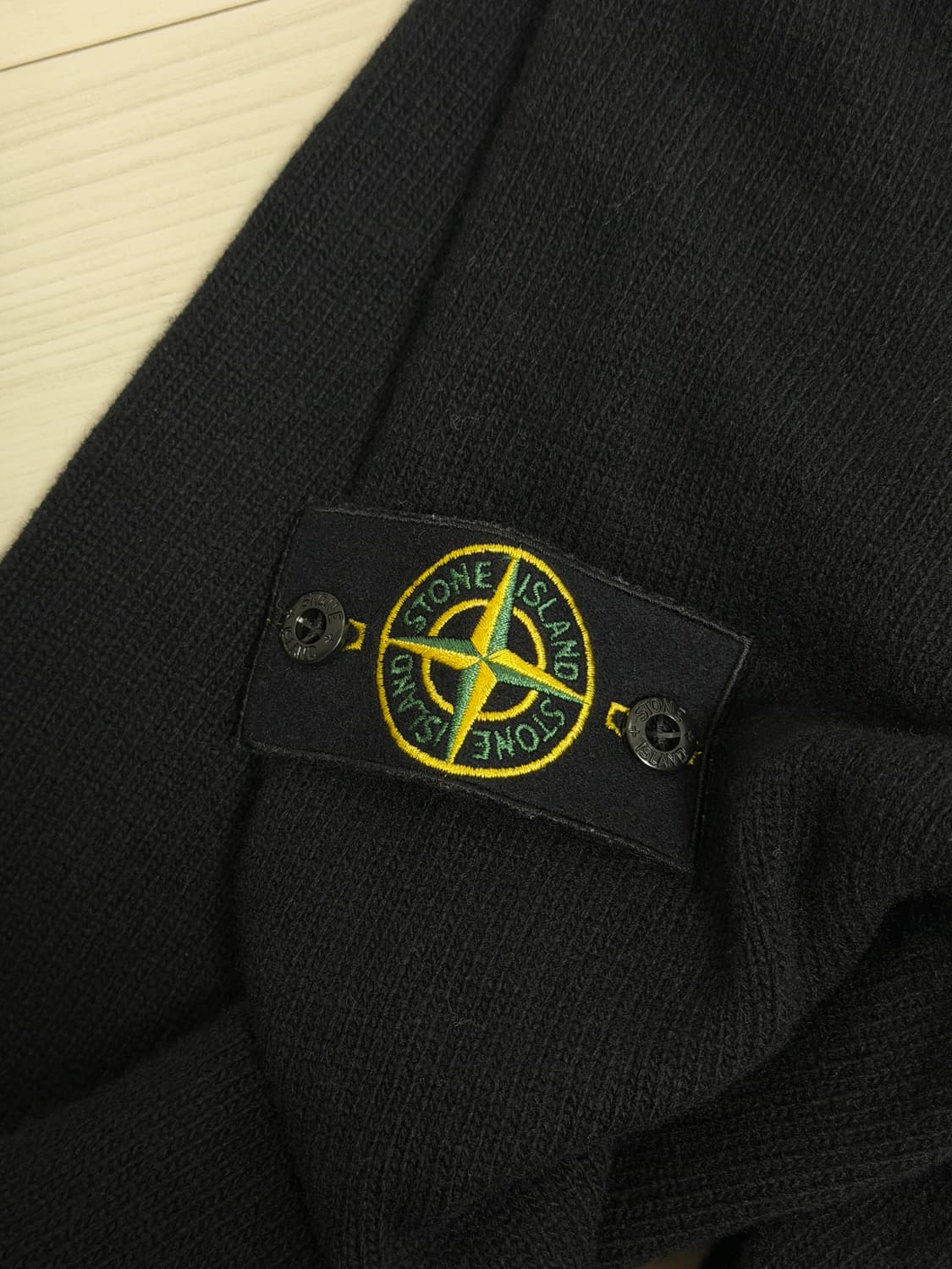 스톤아일랜드 하이 넥 하프 버튼 램스울 니트 블랙 M 상품이미지4