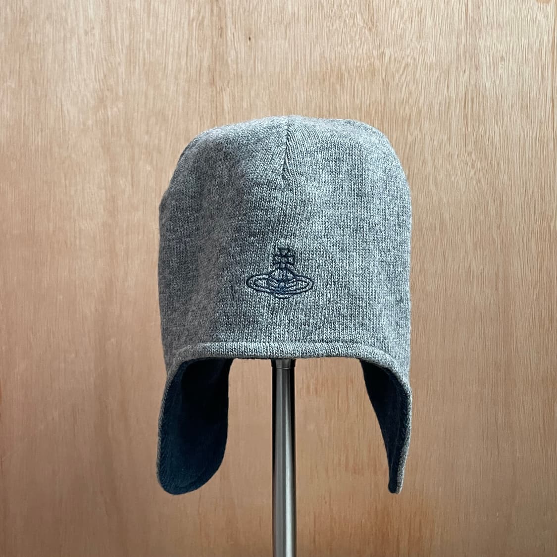 비비안웨스트우드 맨 이어플랩 비니 상품이미지2