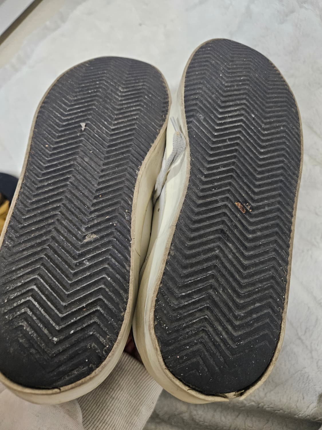 골든구스 하이스타 흰/검 스니커즈 41사이즈 상품이미지3