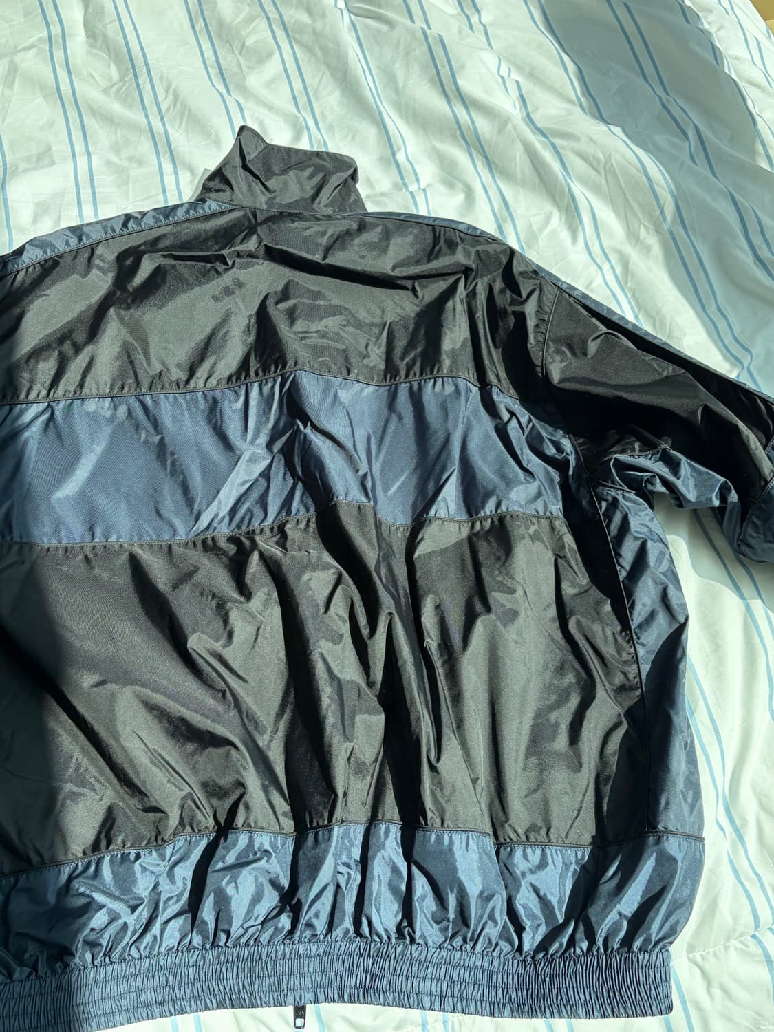 [46/105-110] 발렌시아가 블루블랙 트랙자켓 상품이미지3