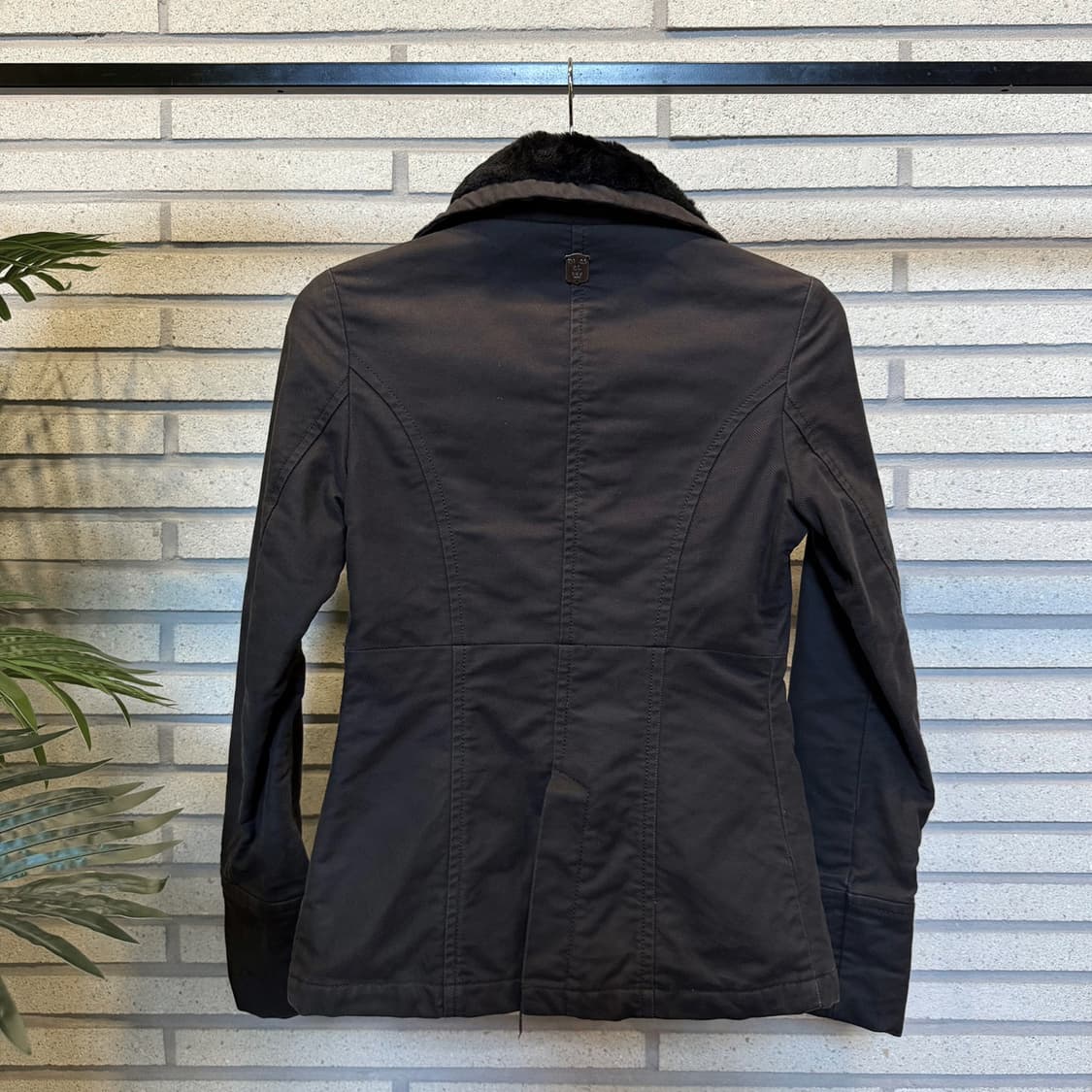 디젤 Y2K 아워글래스 퍼 코트자켓 패널절개 퀼팅안감 디테일 차콜 상품이미지3