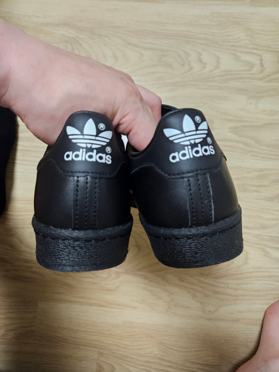 아디다스 슈퍼스타82 코어 블랙 클라우드 270사이즈 팝니다 상품이미지2