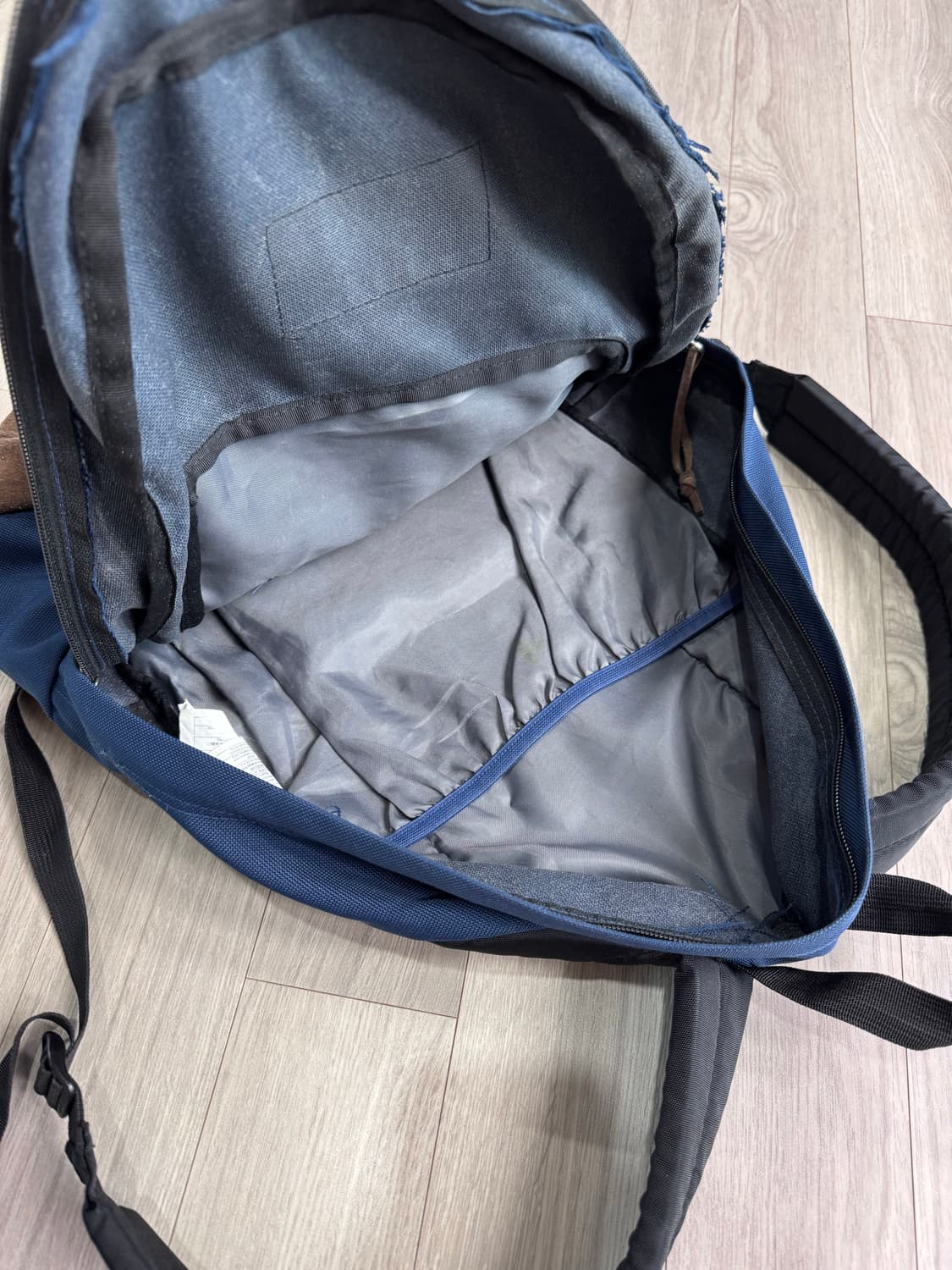 잔스포츠 네이비 스웨이드 백팩 상품이미지7