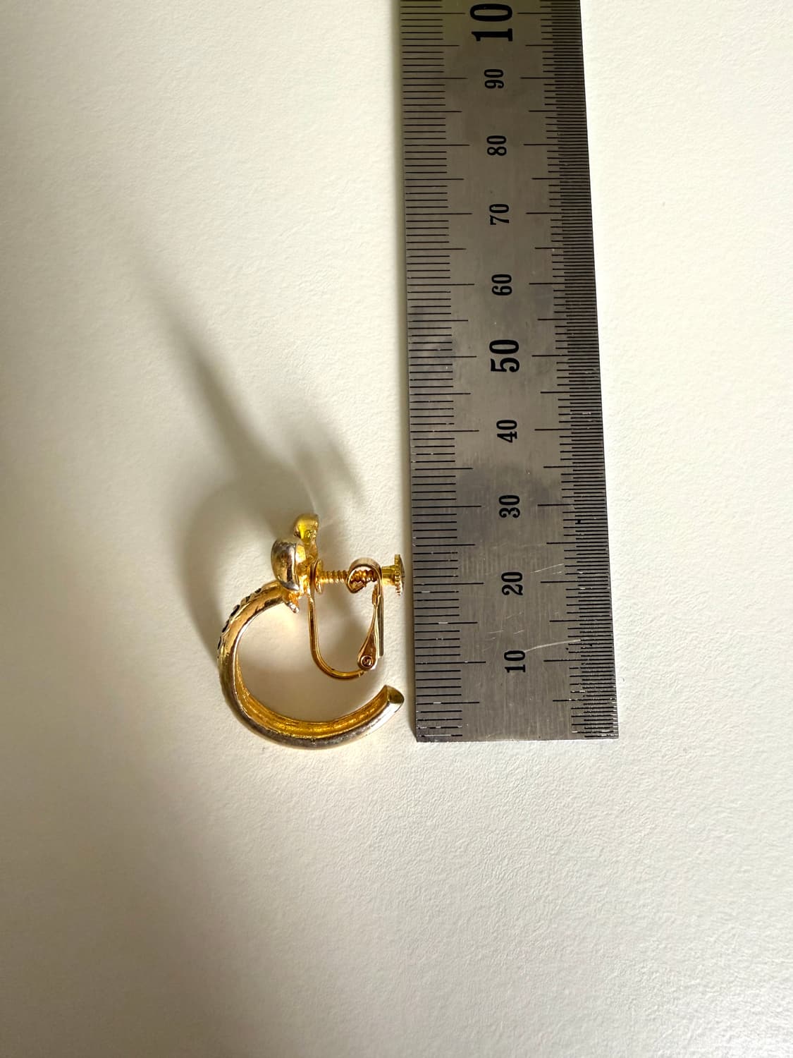 moschino 리본 로고 링 귀걸이 (스크류 귀찌) 상품이미지4