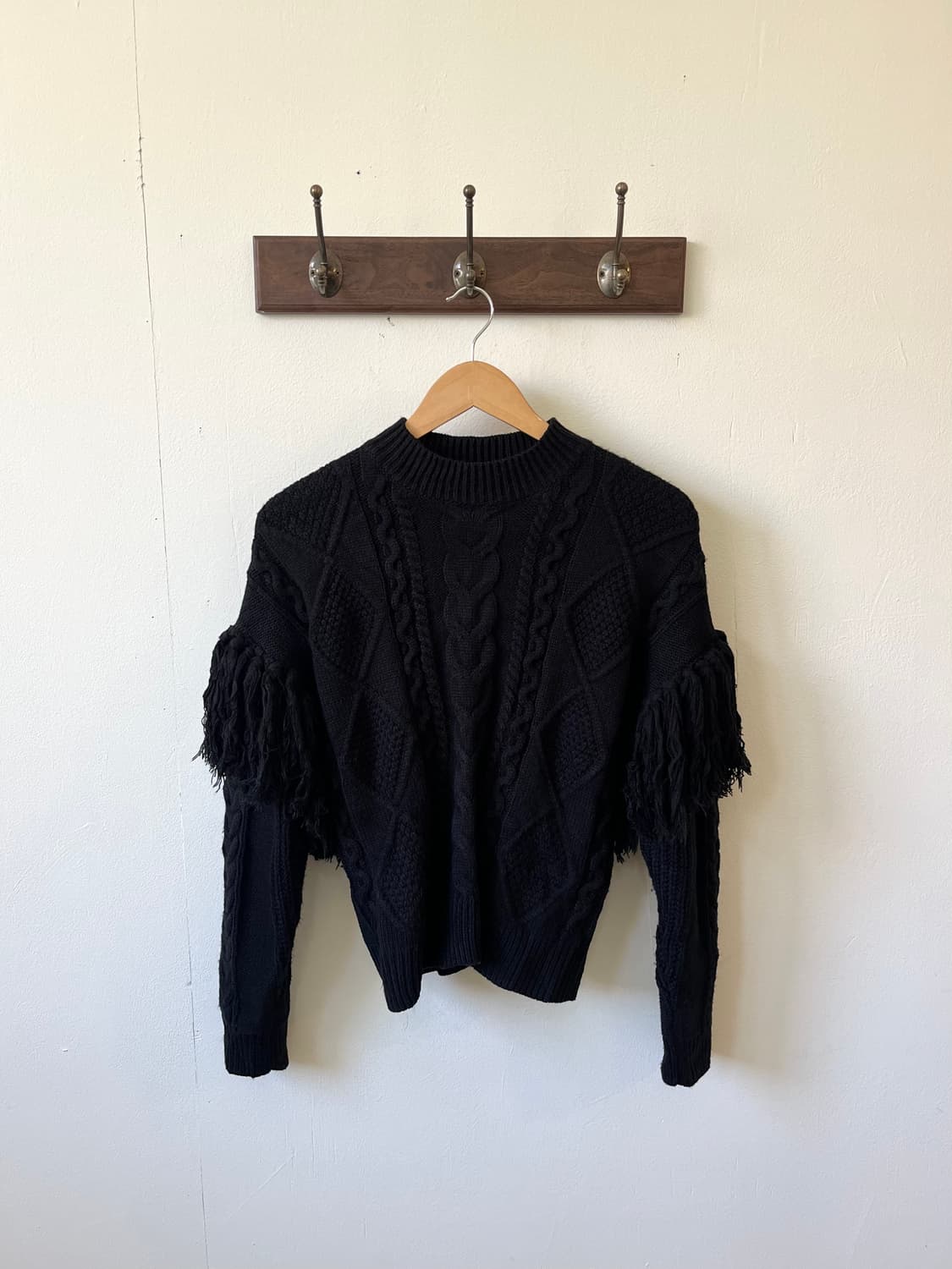 EMODA 테슬 블랙 스웨터 상품이미지2