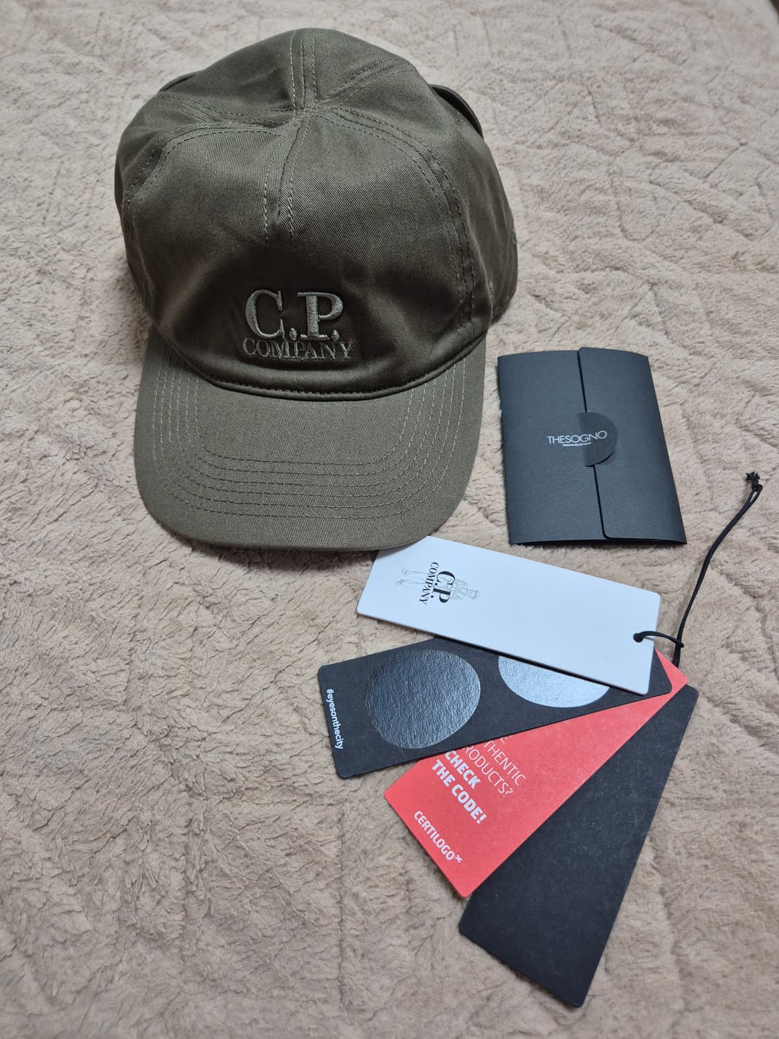 (새상품/M)CP컴퍼니 19시즌 고글 로고 자수 캡 카키 상품이미지2