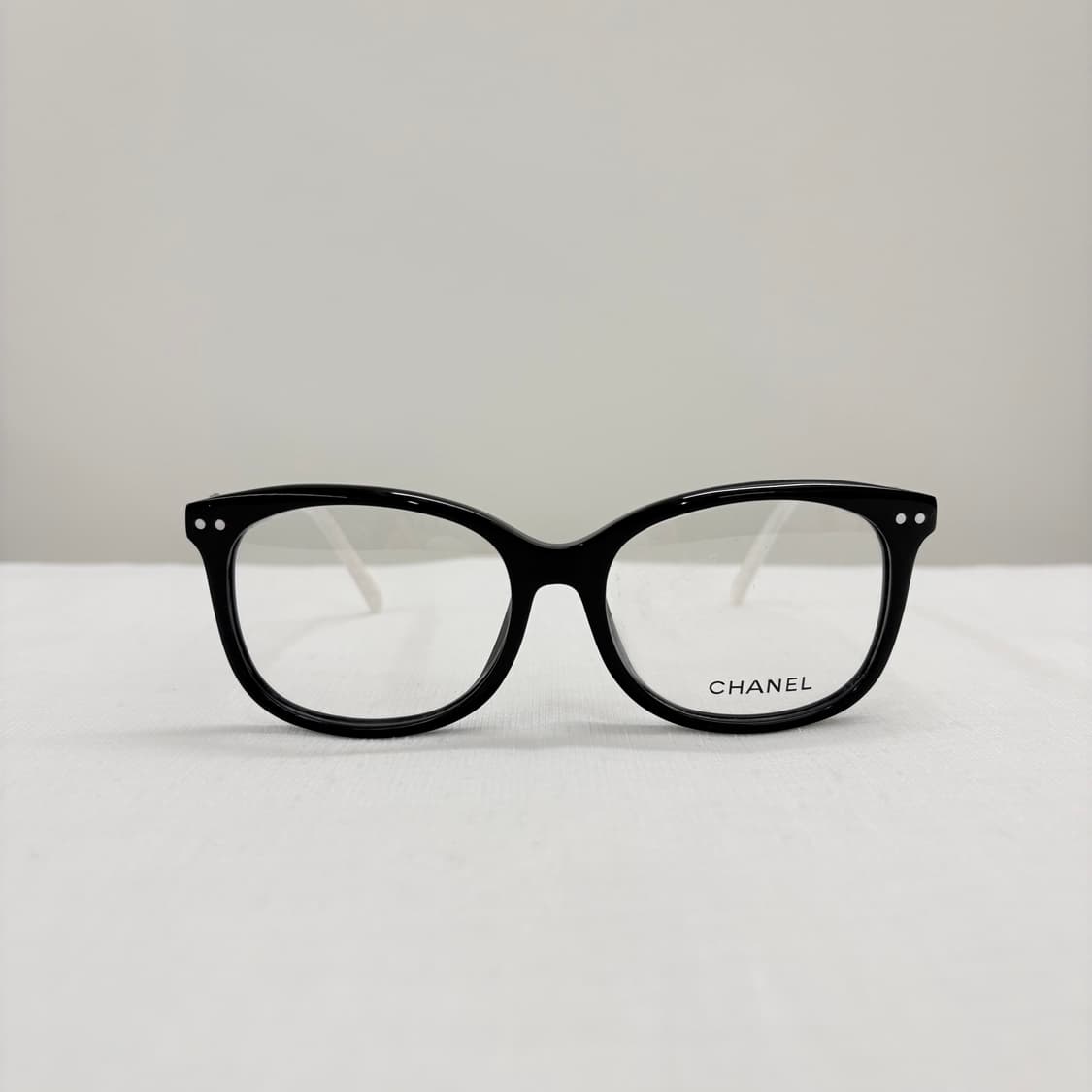 CHANEL 샤넬 빈티지 CC로고 블랙화이트 뿔테 상품이미지1