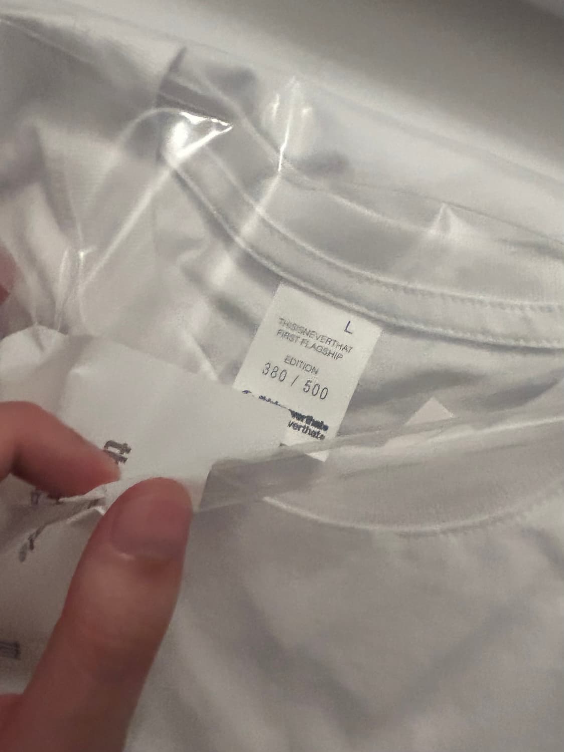 디네댓 (홍대 플래그십 스토어) 기념 한정판 티셔츠 상품이미지4