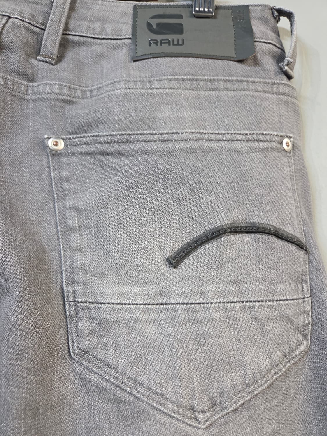 G-STAR RAW
테이퍼드 핏 데님 팬츠(34)새상품 택없음 상품이미지4