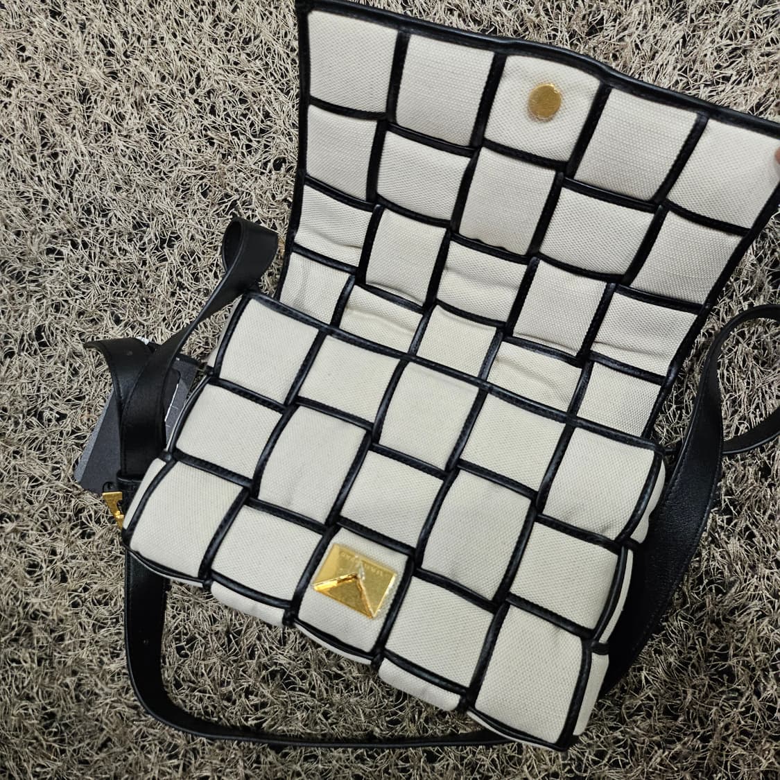 보테가 베네타 패딩 카세트백 윈드스웹트 가방 상품이미지7