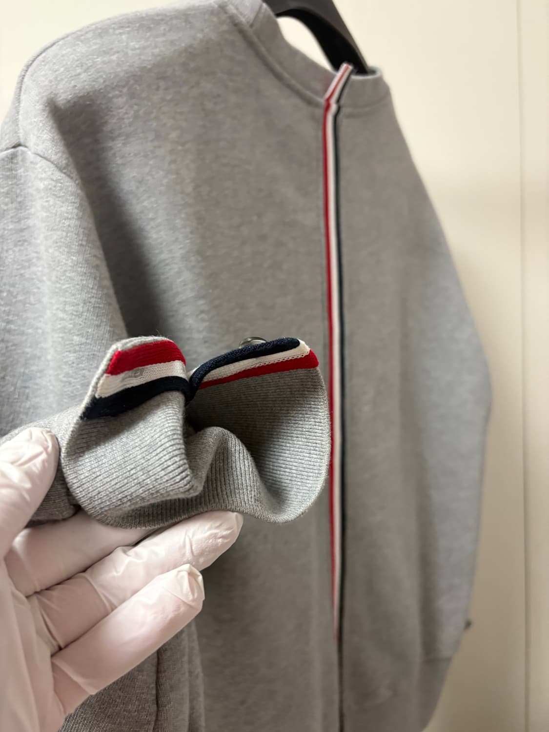 톰브라운 백삼선 그레이 맨투맨 4사이즈 상품이미지4