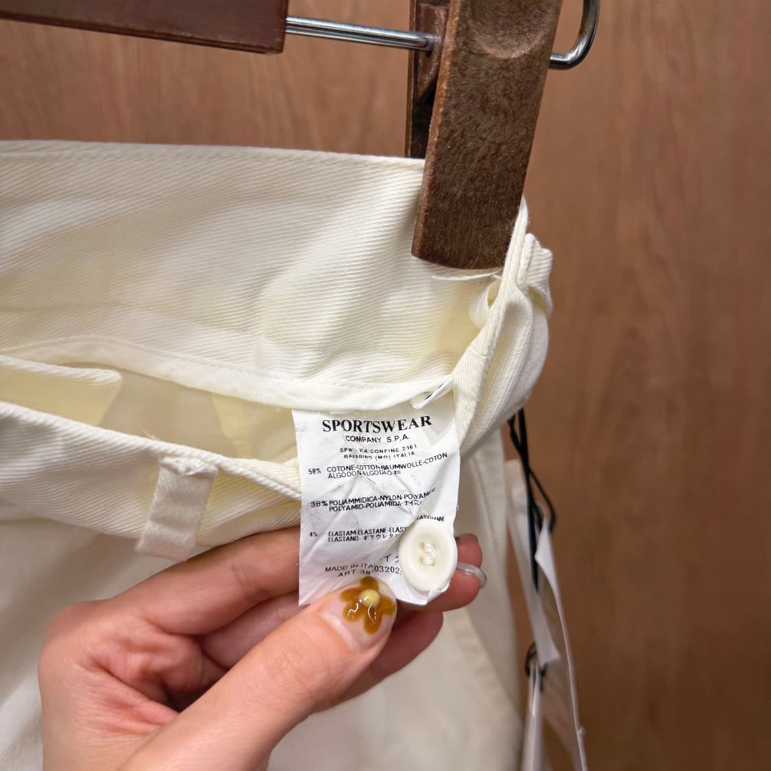 C.P. 컴퍼니 코튼 블렌드 슬랙스 팬츠 버튼 클로징 포켓 디테일 화이트 상품이미지8