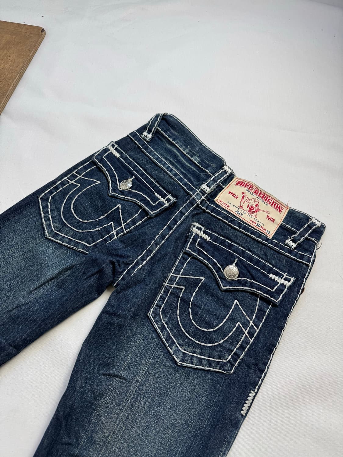 truereligion 트루릴리젼 조이 로우라이즈 부츠컷 팬츠 (화이트) 상품이미지4