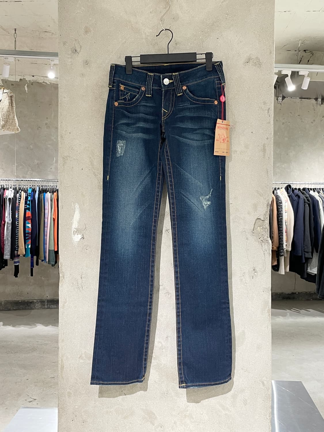 트루 릴리전 조니 진청 데미지 워싱 로우 라이즈 데님 팬츠 상품이미지1