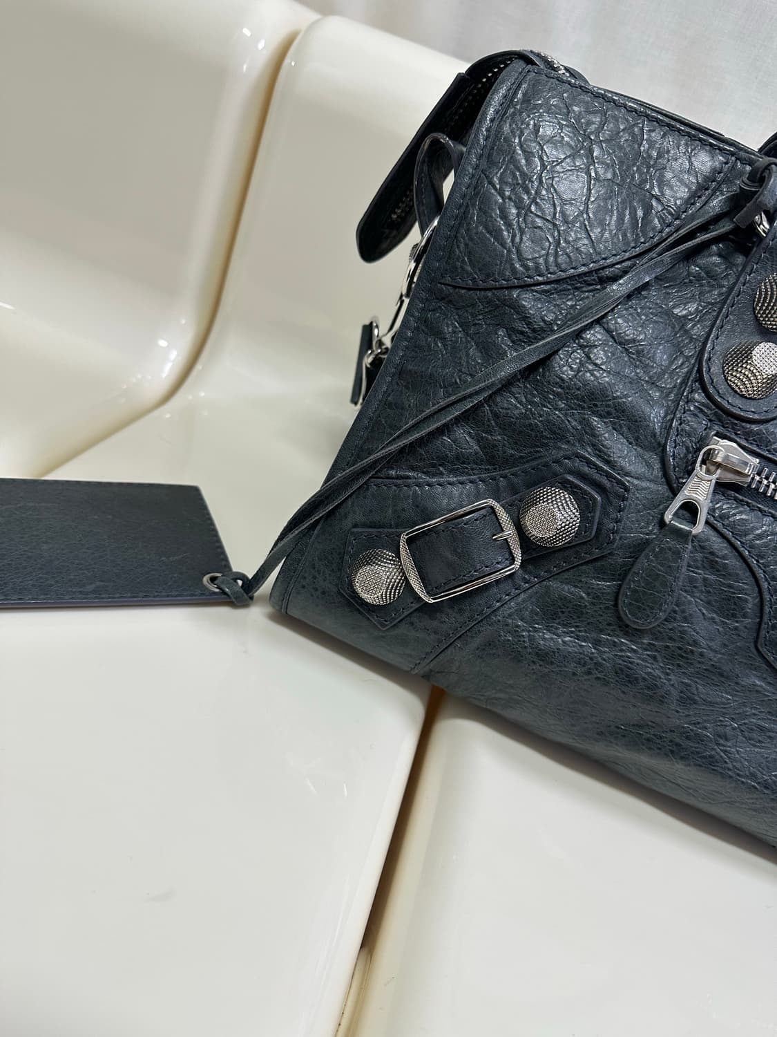 [A 정품] 발렌시아가 시티 모터백 파트타임 다크그레이 상품이미지3