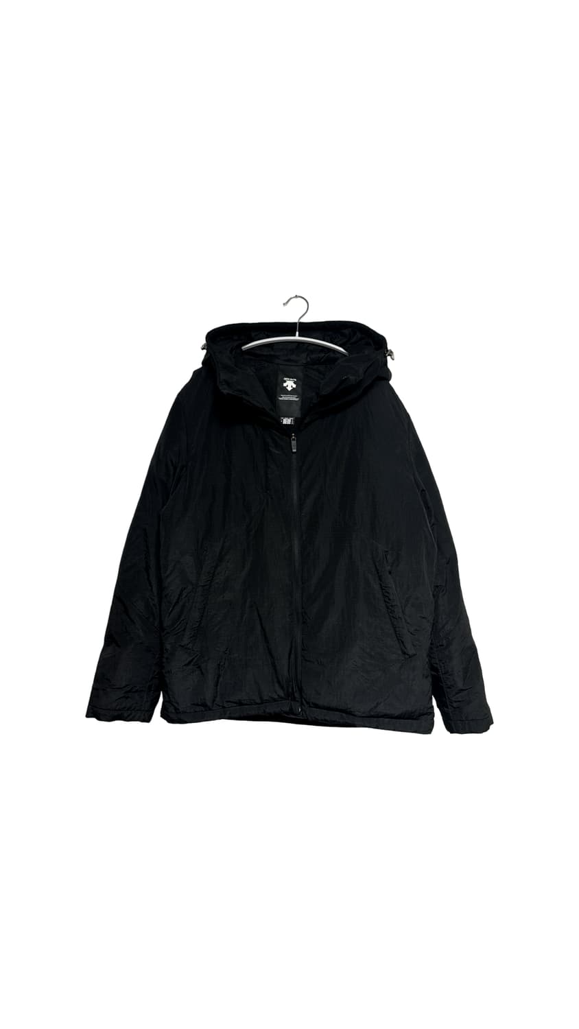 데상트 블랙 후드 자켓 상품이미지1