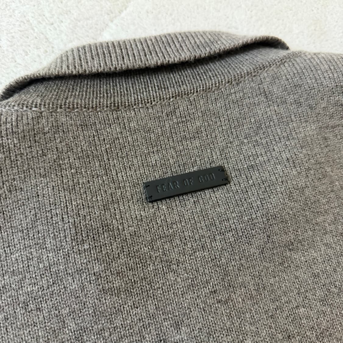 [L] 피어오브갓 메리노 울 폴로 스웨터 더스티콘크리트 상품이미지2