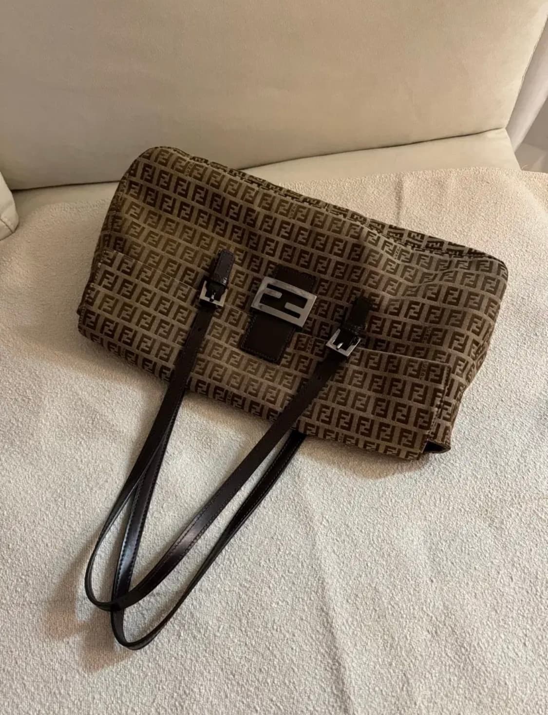 펜디 주카 와이드 빅백 상품이미지4