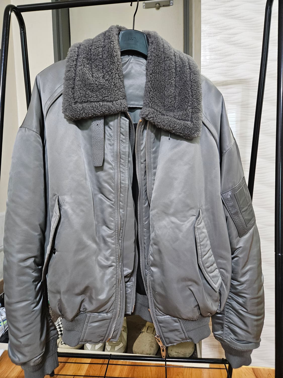 [46] 준지 22FW 오버핏 무스탕 마원 (MA-1)그레이 상품이미지1