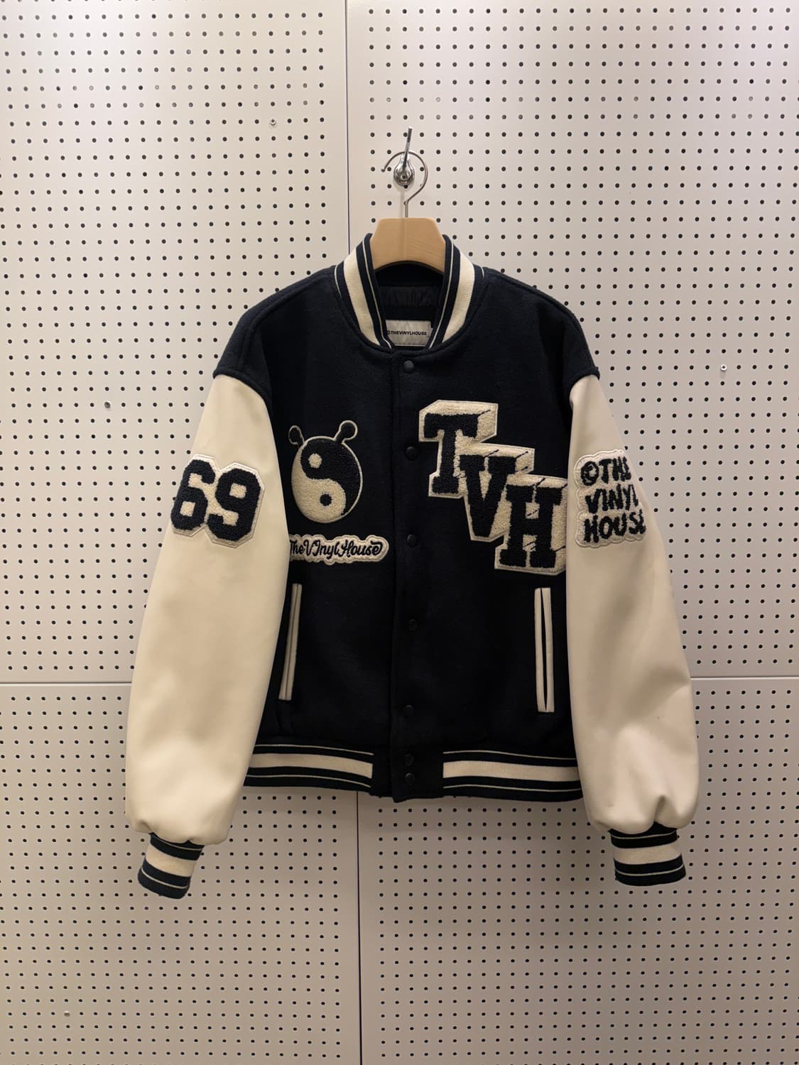 더바이닐하우스 빅로고 패치 레더 모직 바시티 자켓 U300 상품이미지2