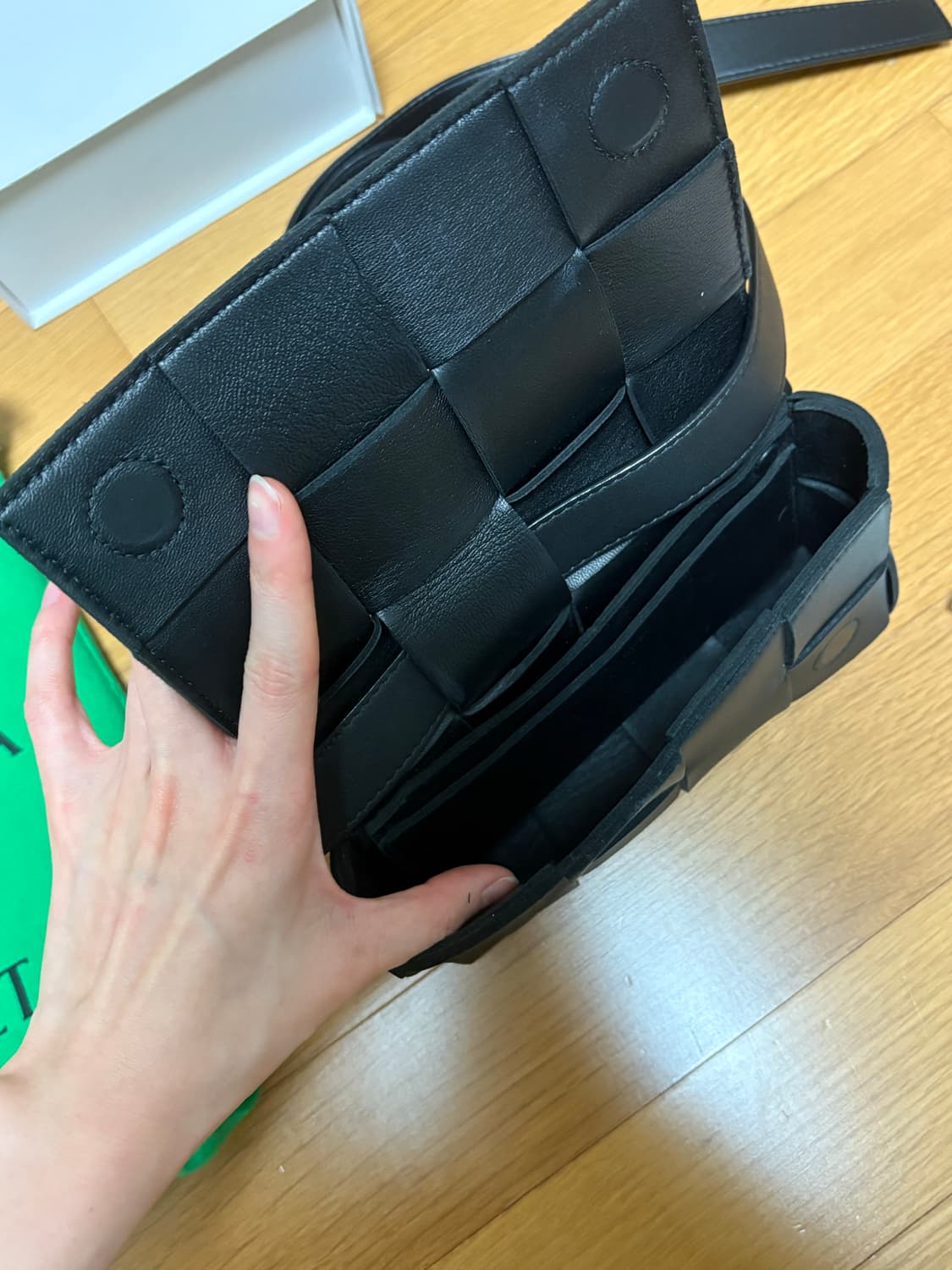 보테가베네타 카세트 벨트백 블랙 상품이미지3