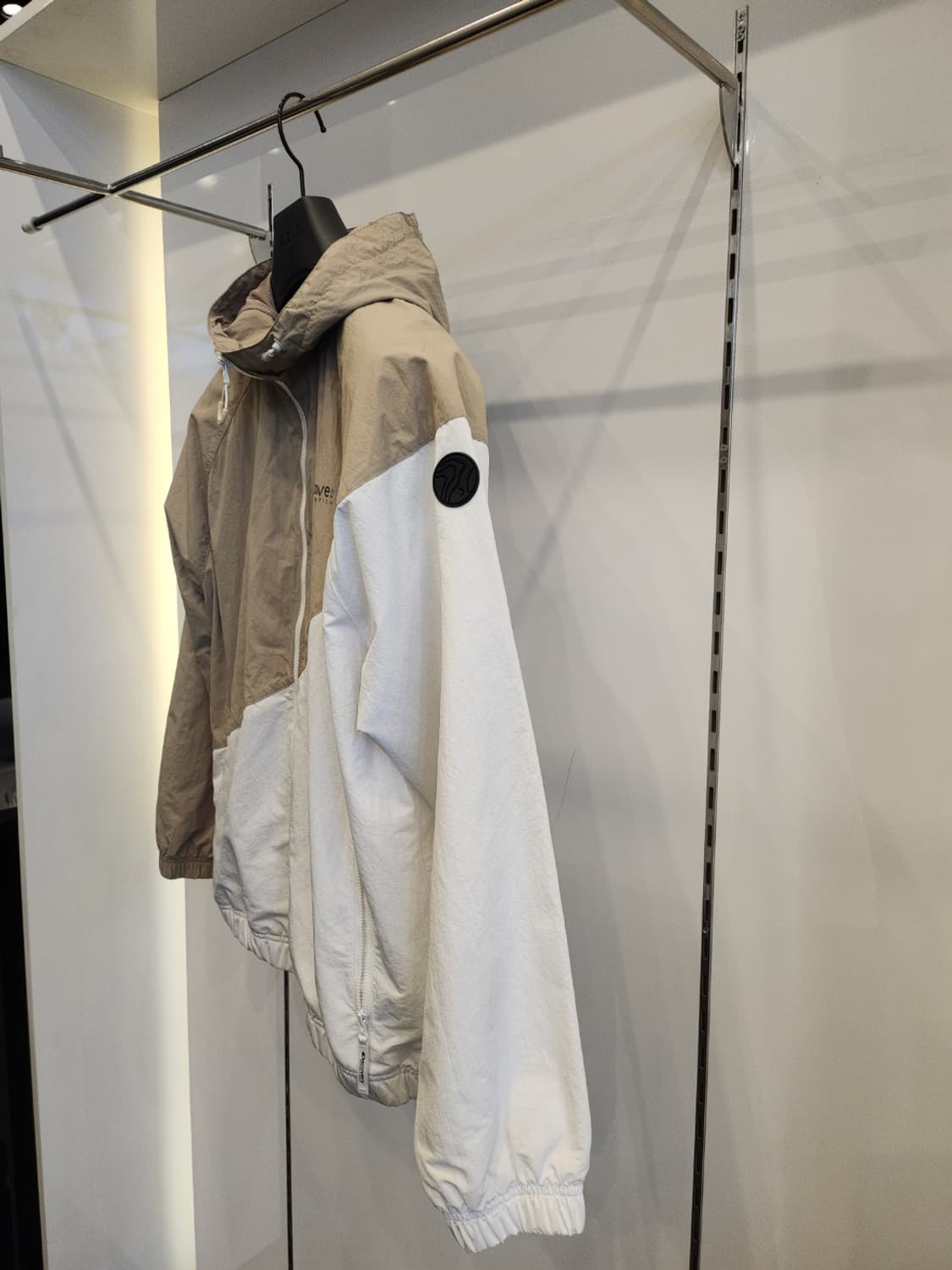 디스커버리 이노블럭 후드바람막이95(최상급) 상품이미지4