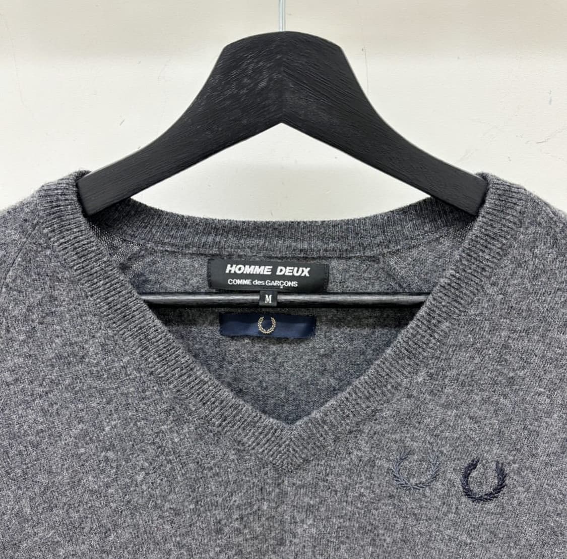꼼데가르송 옴므듀스 x 프레드페리 v넥 니트 상품이미지2