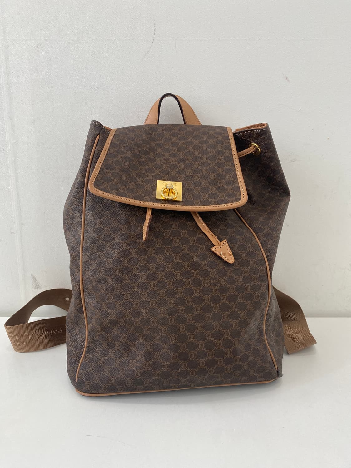 셀린느 마카담 백팩 상품이미지2