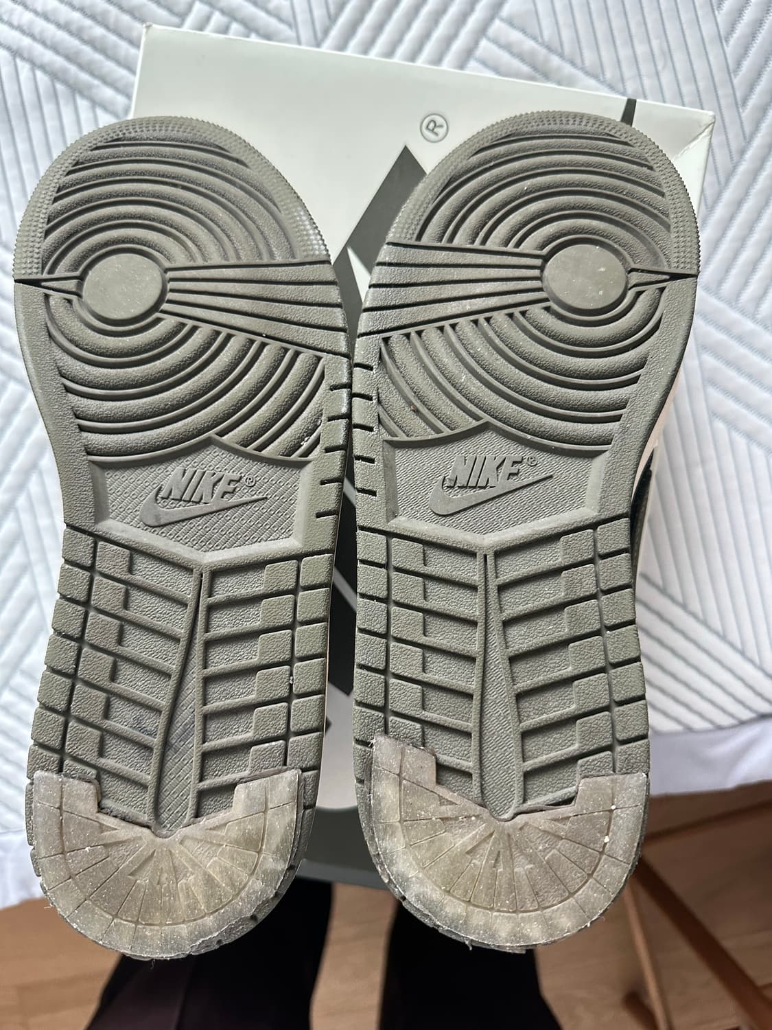 나이키 에어조던1 트래비스 스캇 OG 미디엄 올리브 280 상품이미지4