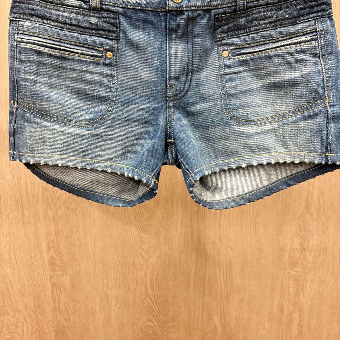 디젤 데님 숏 팬츠 워싱 사선 절개 라인 스티치 포켓 컷팅 디테일 중청 상품이미지5