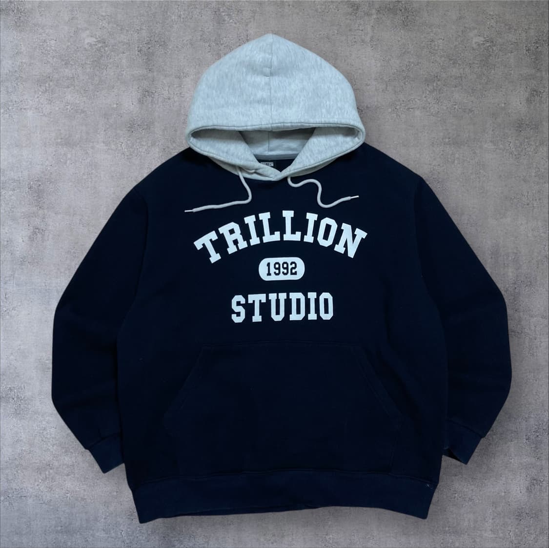 트릴리온 스펠아웃 빅로고 네이비 후드티 상품이미지1