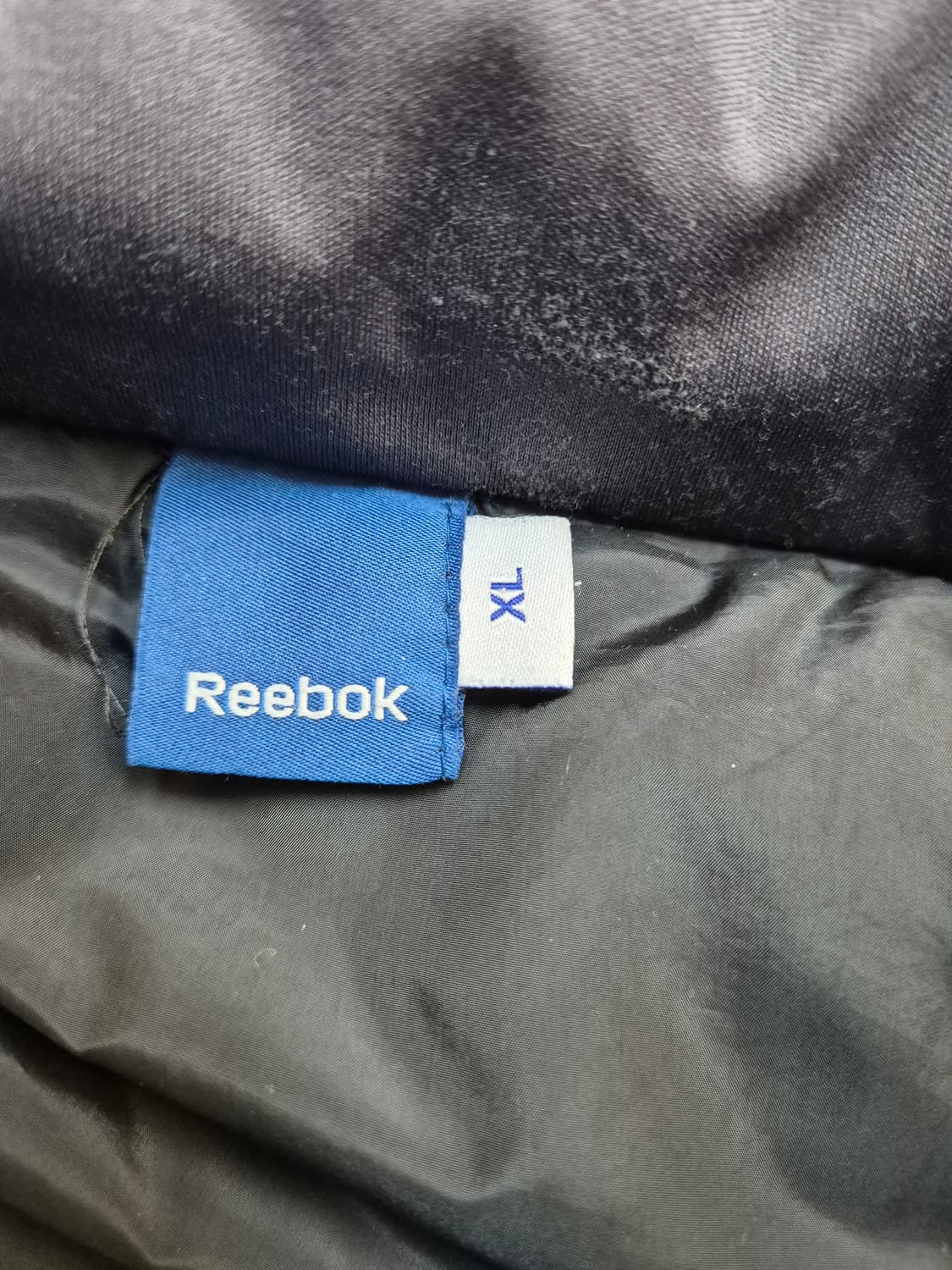 리복 남성 패딩 블랙 XL사이즈 판매합니다. 솜털 70이라 가볍고 따뜻하 상품이미지4