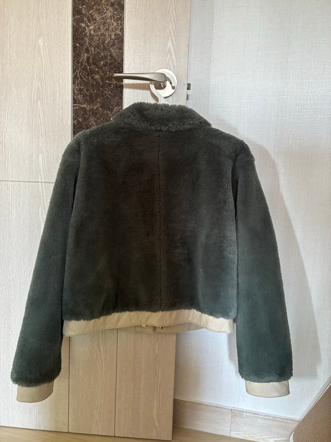 마리떼 프랑소와 저버 퍼 카라 숏 자켓 OS 상품이미지8