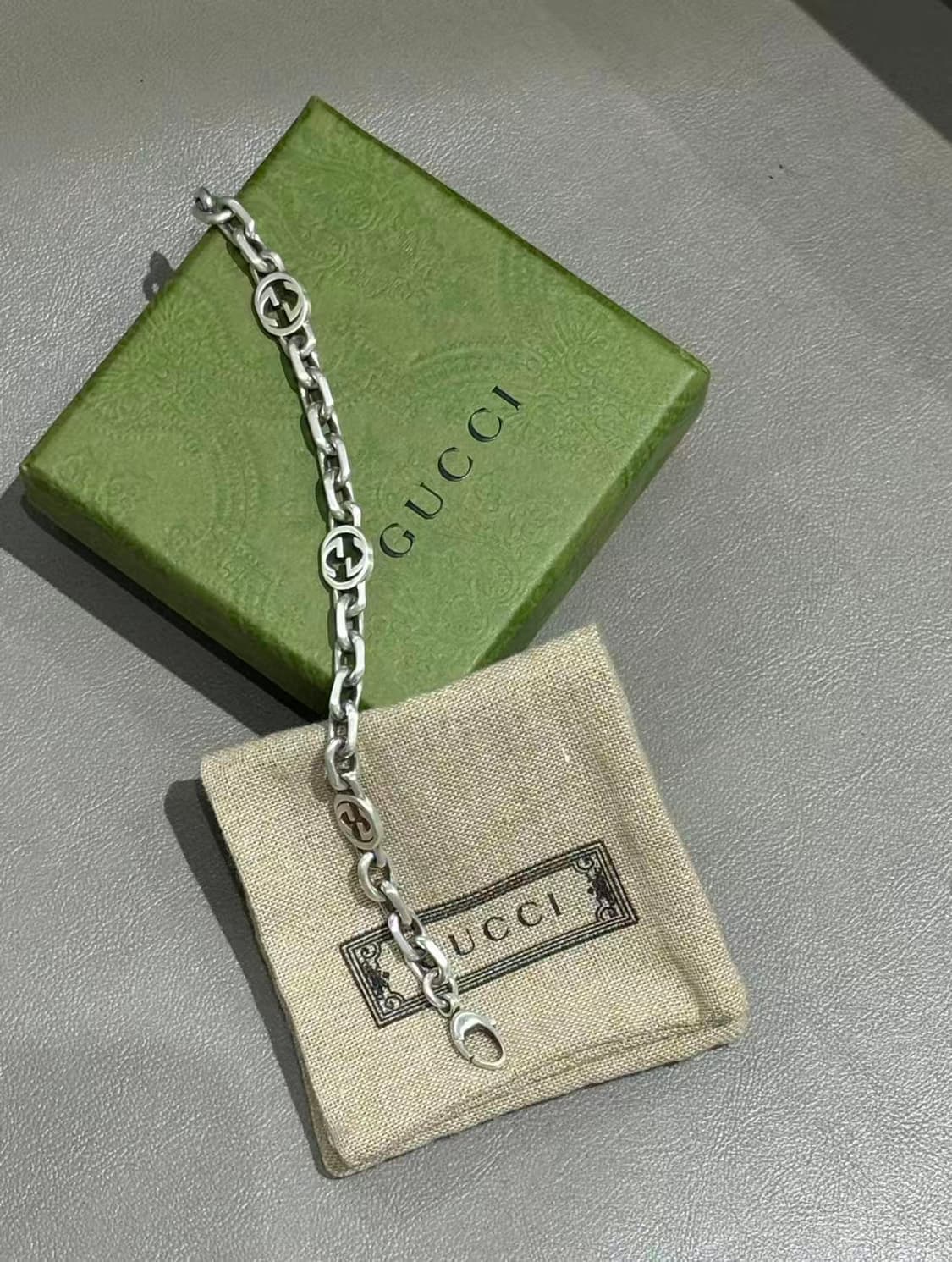 GUCCI인터록킹 G 팔찌 클래식 로고 남녀 공용 데일리 착용 상품이미지1