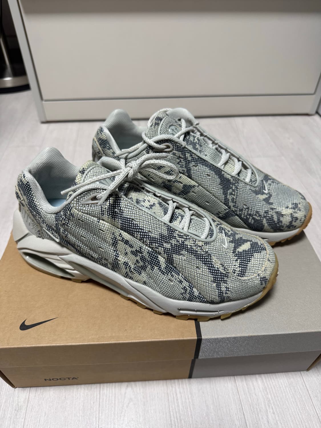 나이키 x 녹타 드레이크 핫 스텝 에어 테라 라이트 본 250 새상품 상품이미지1