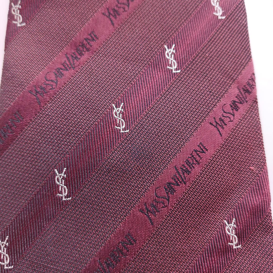 입생로랑 실크 스트라이프 로고 넥타이 9.8cm B등급 A18788
 상품이미지8