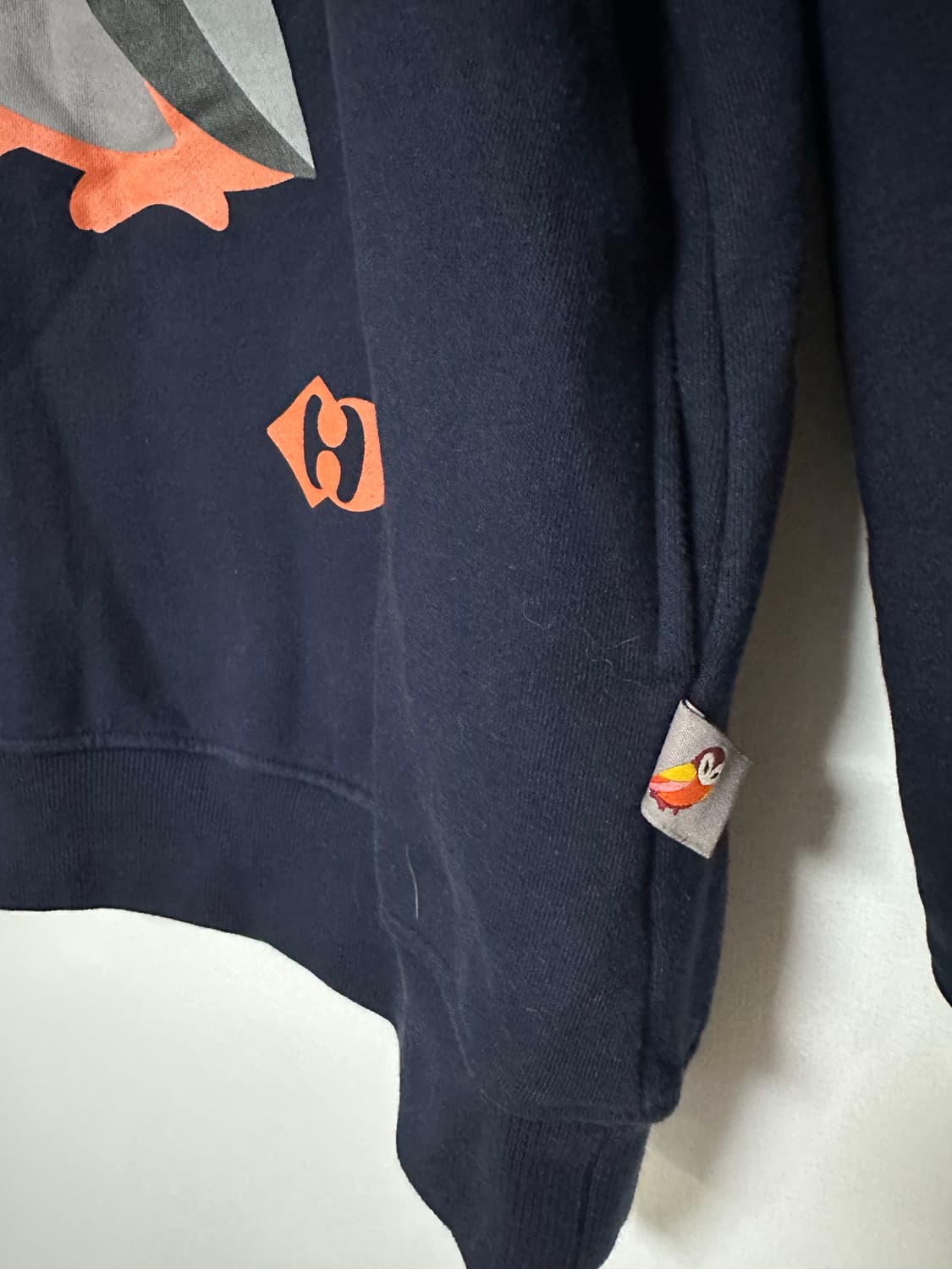 럭키슈에뜨 네이비 색상의 스웨트셔츠 상품이미지2