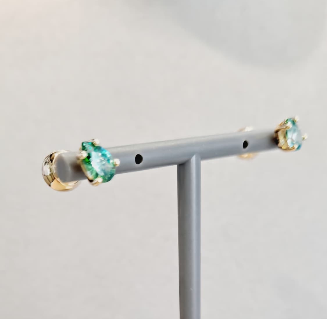 새제품)스와로브스키 그린 스터드 귀걸이 정품 상품이미지2