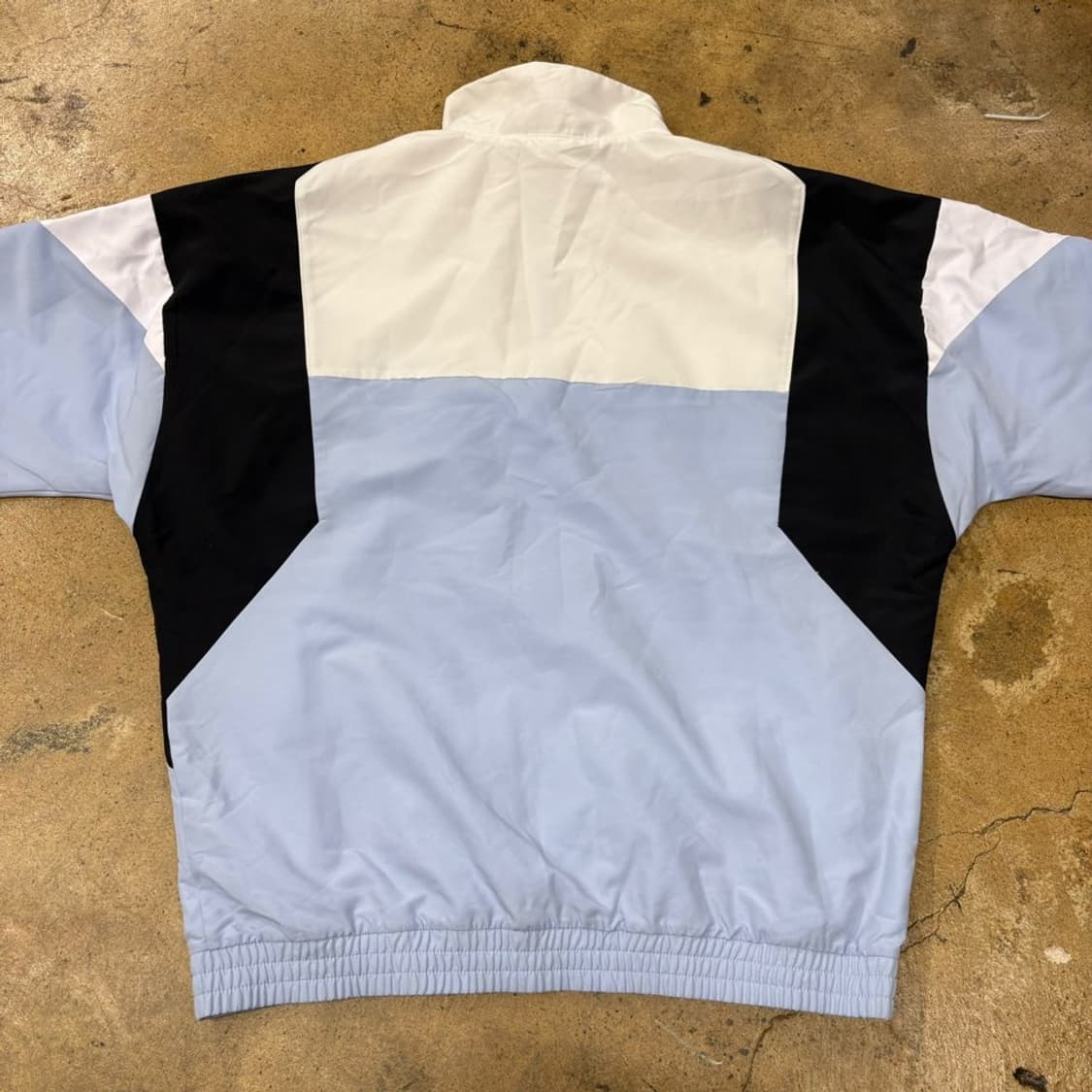 아디다스 시나모롤 하늘 화이트 블랙 바람막이  상품이미지4