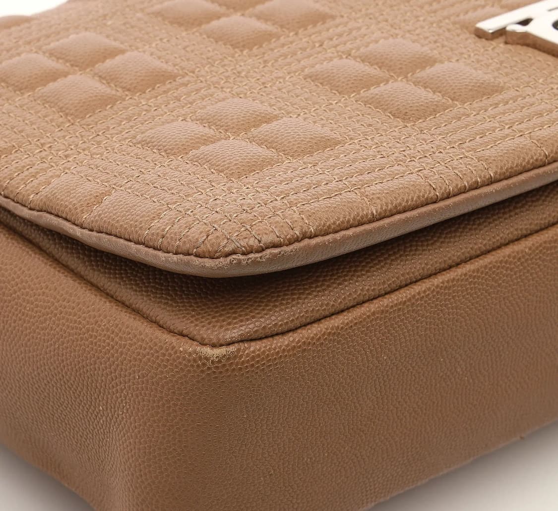 [A급] 버버리 롤라 퀼팅 가죽 숄더백 미디움 브라운 판매합니다!!! 상품이미지5