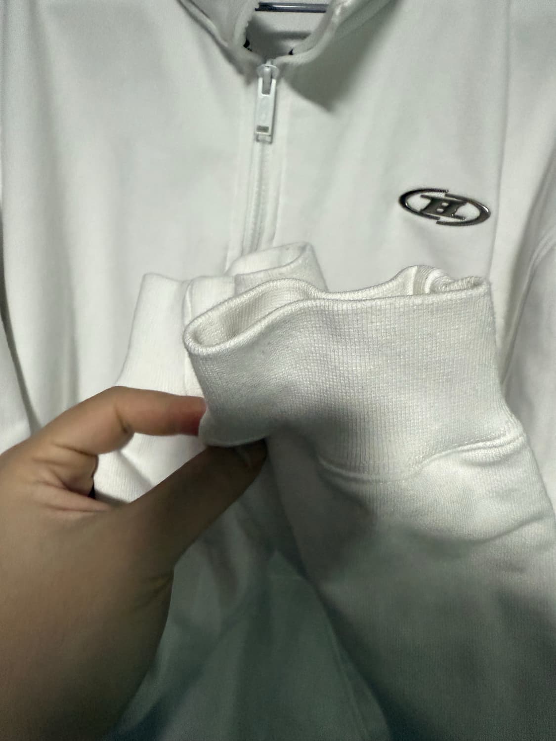 BORNTOWIN 하프집업 맨투맨 화이트 2사이즈 상품이미지3